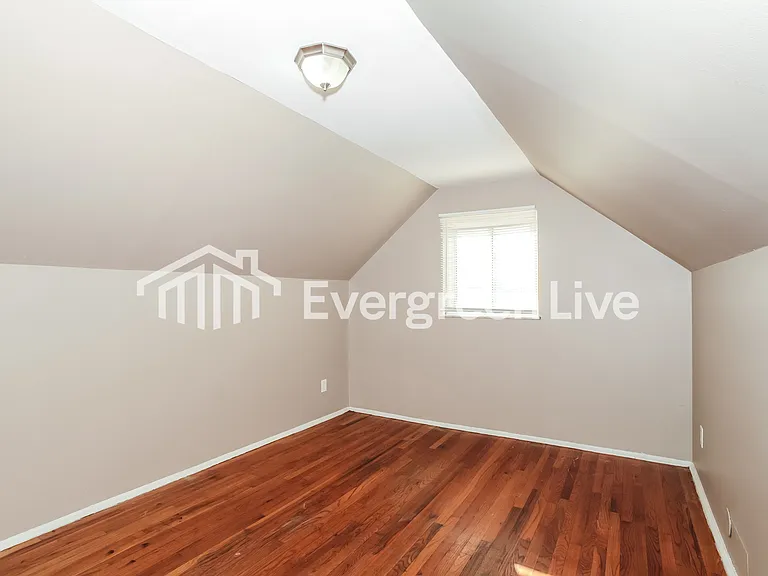 1135 Wendover Ct — Photo 8