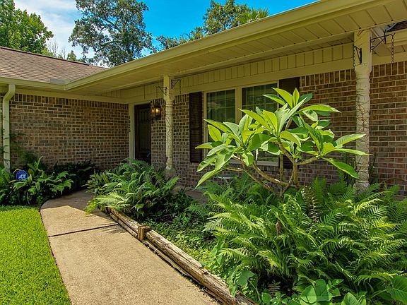2nd image of 6025 Suzanne Ct
