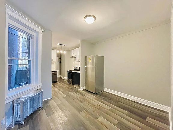2nd image of 104 Romaine Ave #6A