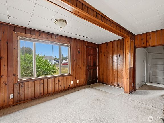 5th image of 229 13th Street SE