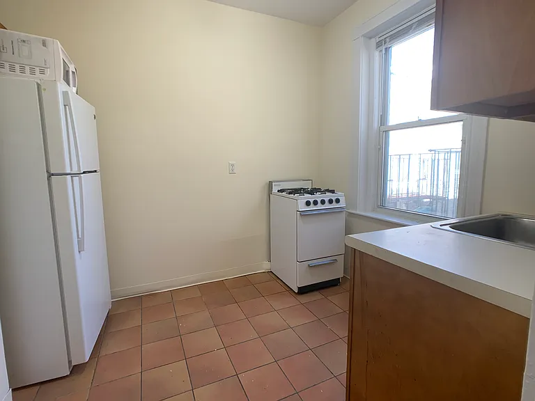 80 Gordon Street — Photo 4