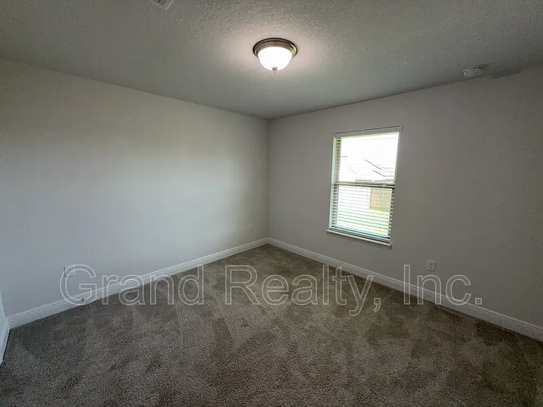 5004 Hamilton Crossing Blvd — Photo 16