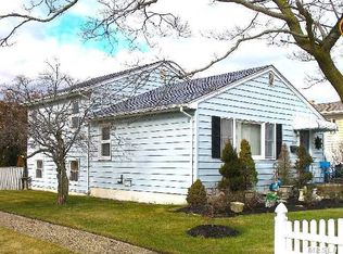 262 Seaford Ave, Mineola, NY 11758