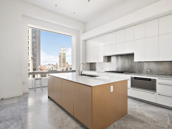 432 Park Avenue image 12 of 15