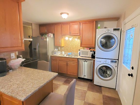 2nd image of 13 Aspen Ln