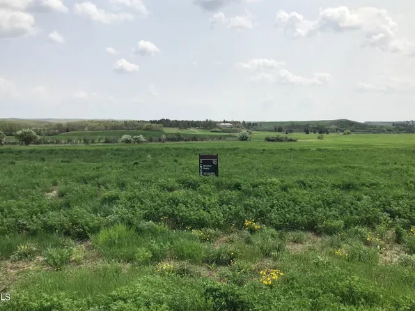 1159 Parker Ranch Rd, Bismarck, ND 58503