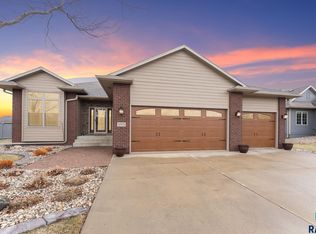 1003 E Walnut St, Harrisburg, SD 57032