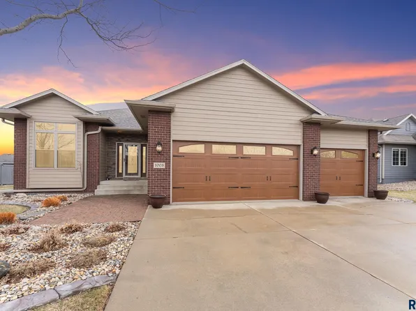 1003 E Walnut St, Harrisburg, SD 57032