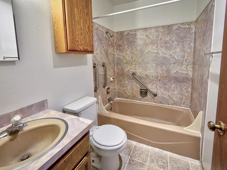 420 S Asbury St — Photo 16