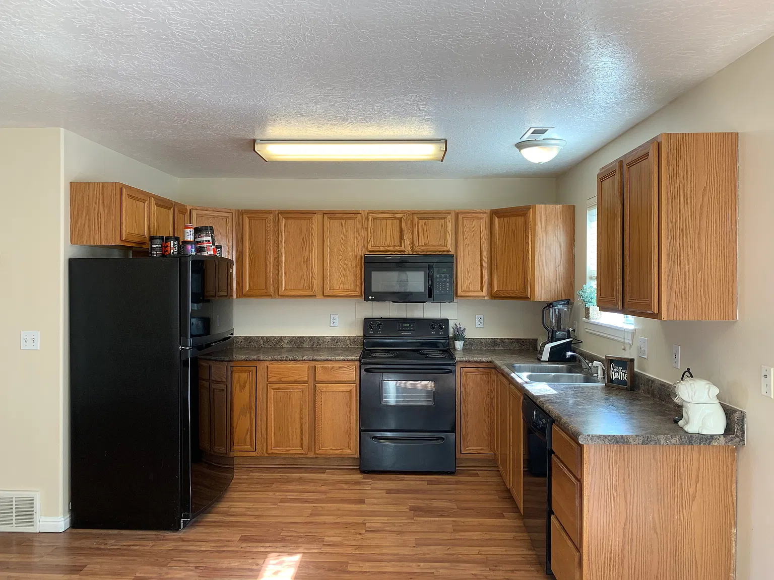3 bed, 1.5 bath, 1300 sqft, $1,700 — Photo 4
