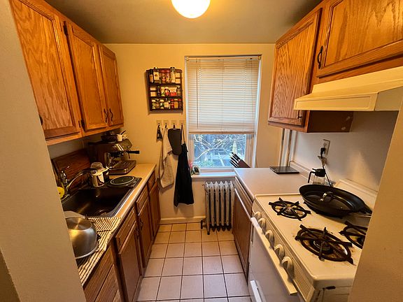 2nd image of 2207 Naudain St #2F