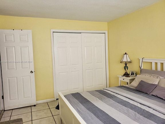 4th image of 4732 SW 33rd Ave APT 102