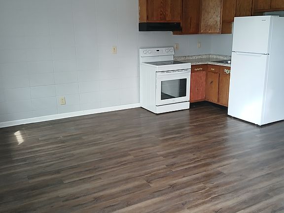 3rd image of 619 Village Ln #619
