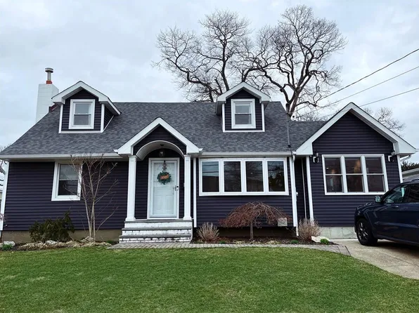 15 Massapequa Avenue, Massapequa Park, NY 11762