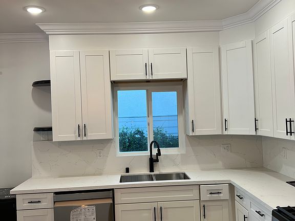 5th image of 5300 Romaine St #0