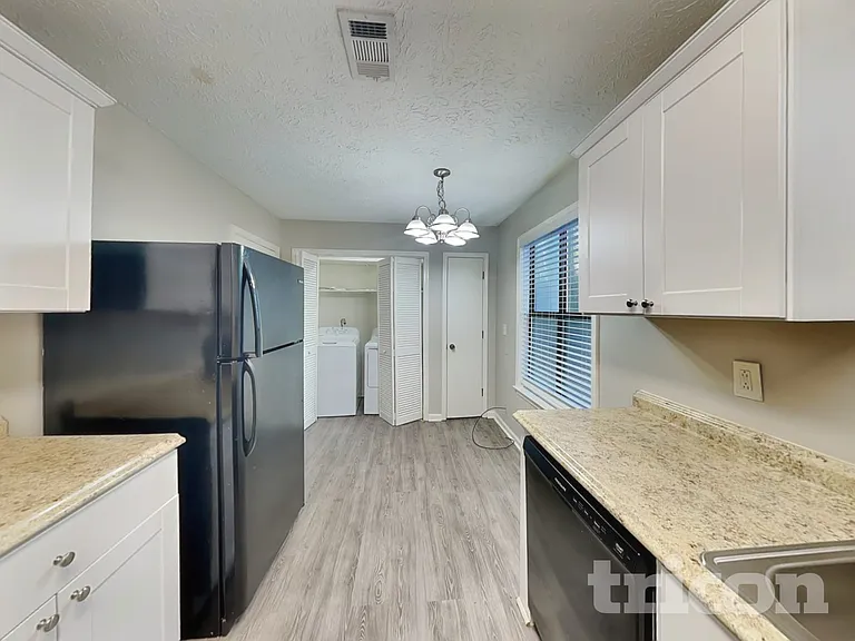 308 Knollwood Ln — Photo 5