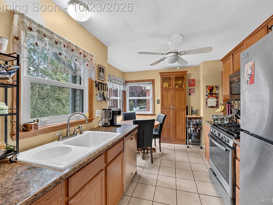 3930 Parkview Dr, photo 8