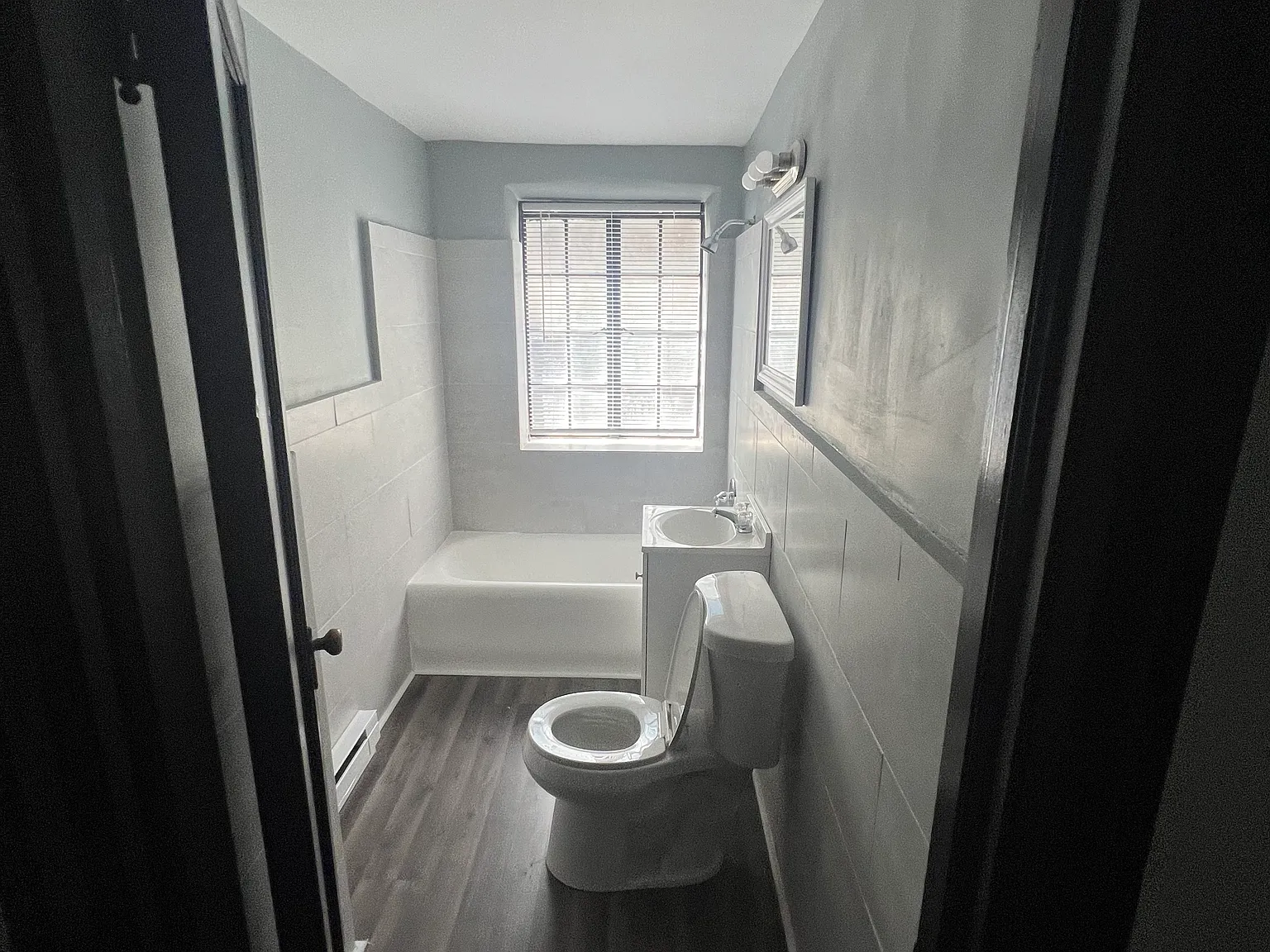 2 bed, 900 sqft, $1,300 — Photo 2
