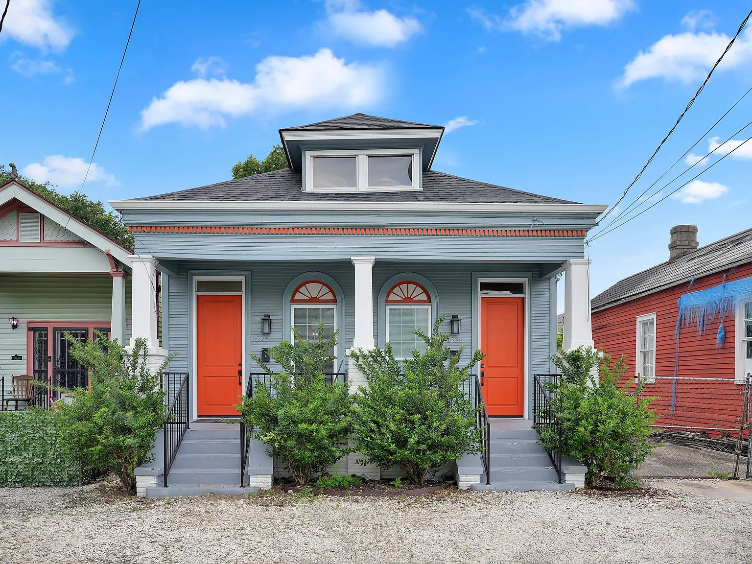Newly renovated incredible 2 bedroom — Photo 1