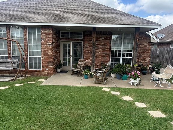 3rd image of 1120 SW 128th St