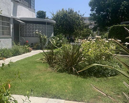 2nd image of 107 S Flores St