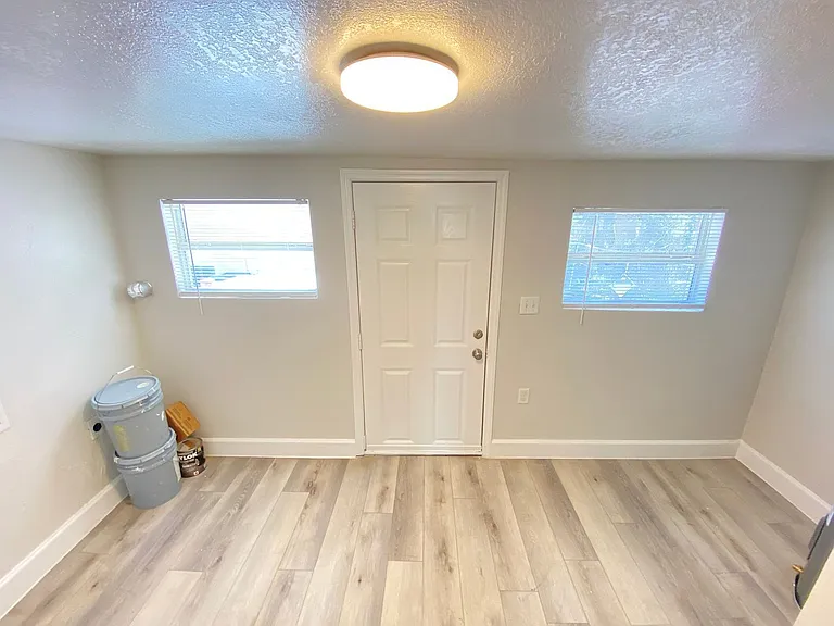 812 W Livingston St #A — Photo 20