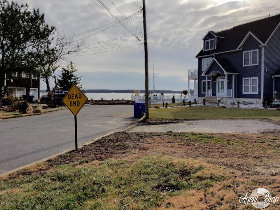 1st image of 8 Bay Breeze Dr