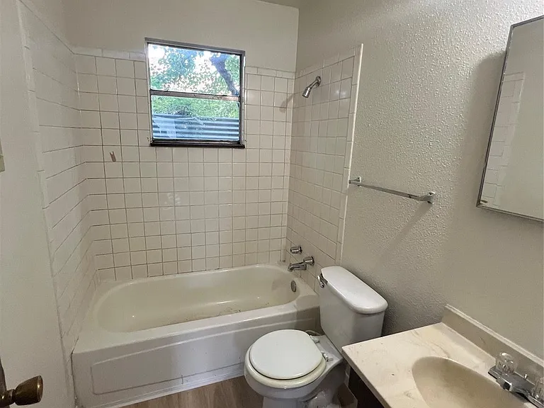 2501 Cleburne St #1 — Photo 7