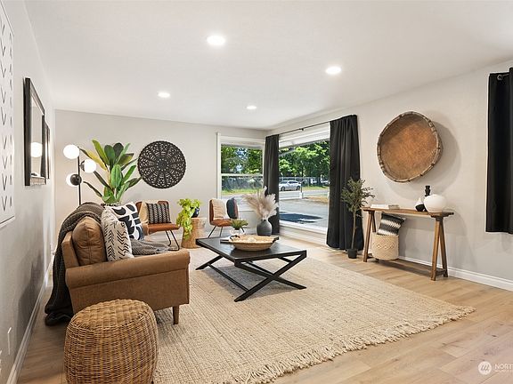 4th image of 3706 Madrona Drive SE