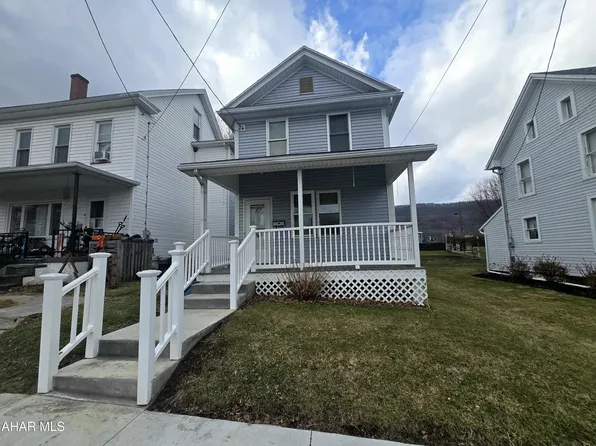 434 Locust St, Roaring Spring, PA 16673