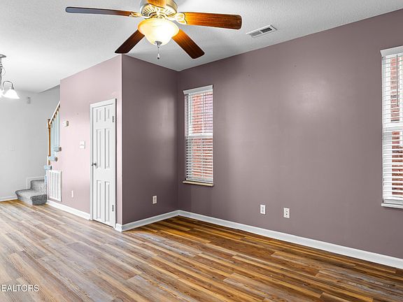3rd image of 812 Blue Spruce Way