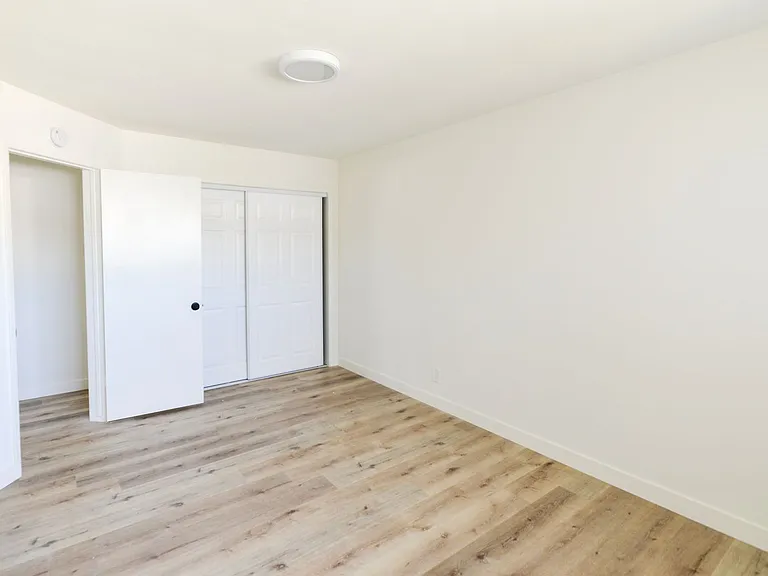 239/241 Avenida Pelayo — Photo 19