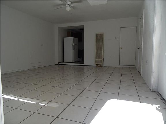 3rd image of 202 N Valencia Pl #B