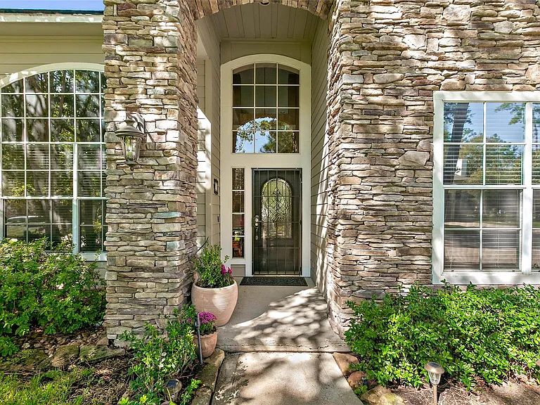 35 Larks Aire Pl — Photo 3