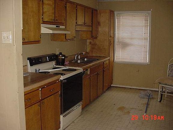 4th image of 102 Marti St