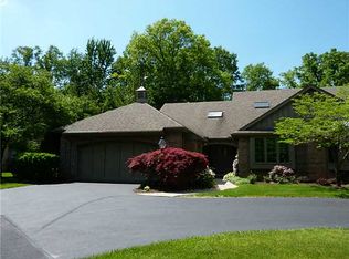 50 Wolf Ridge Dr, Holland, OH 43528