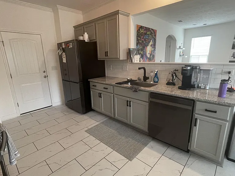 721 Goodale Dr — Photo 3