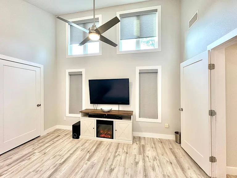 414 Templeton Dr — Photo 16
