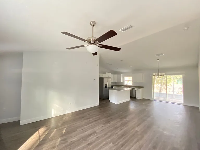 9205 N Elkcam Blvd — Photo 5