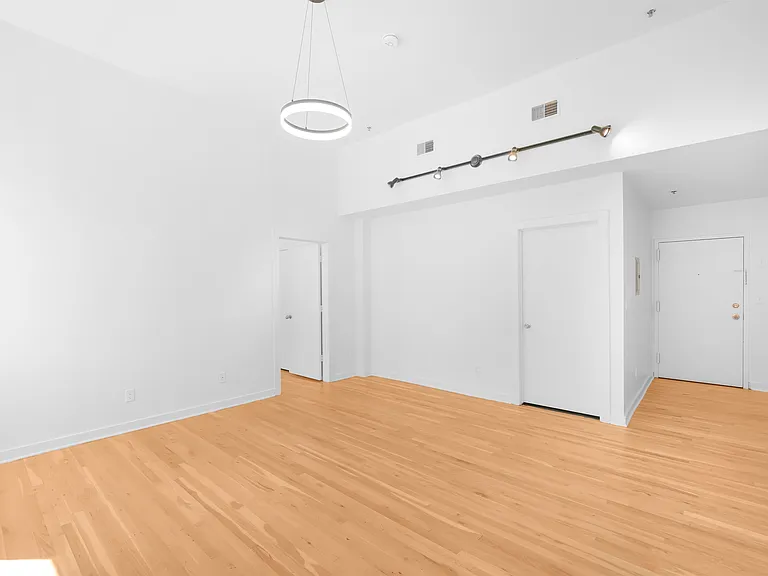 716 Madison St #204 — Photo 9