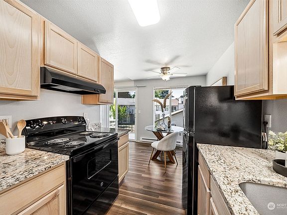 5th image of 1840 Central Place S #F58