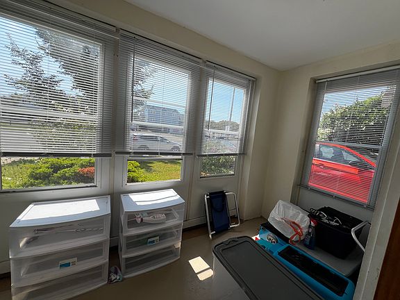 2nd image of 633 W Park Ave Unit 1