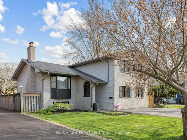 592 Montbeck Cres, Mississauga, ON L5G 1N8