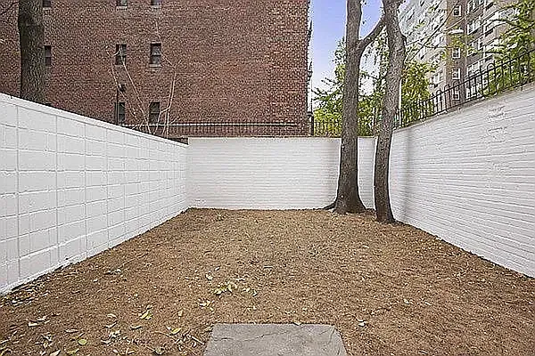 Rented by APT REALTY | media 9