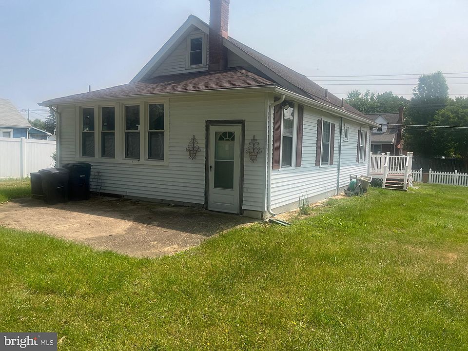 2nd image of 3001 Walters Ln