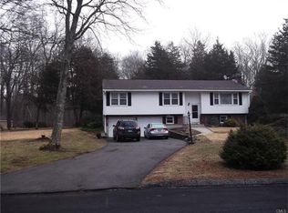 10 Hearthstone Dr, Shelton, CT 06484