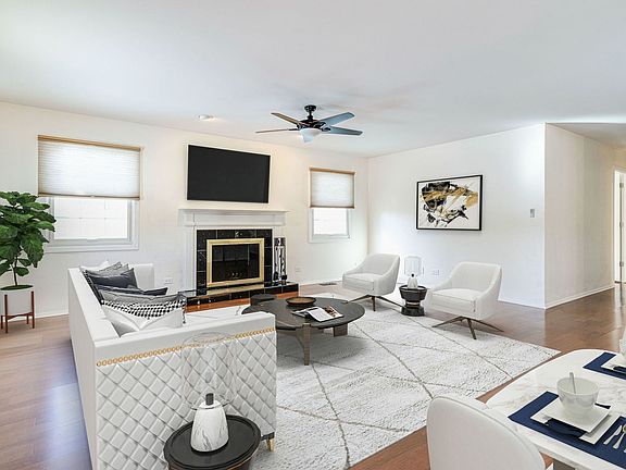 2nd image of 915 Plum Grove Cir