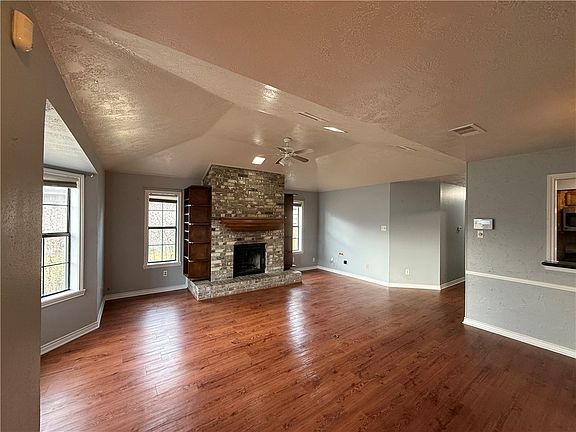 2nd image of 4001 Windfree Dr