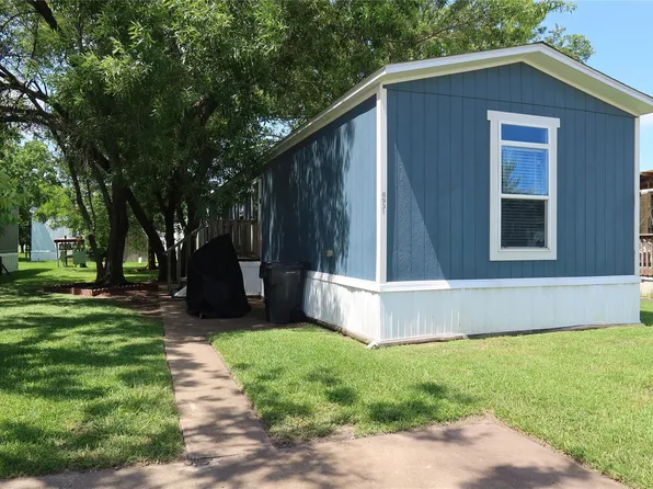 8931 Defiance St, La Porte, TX 77571