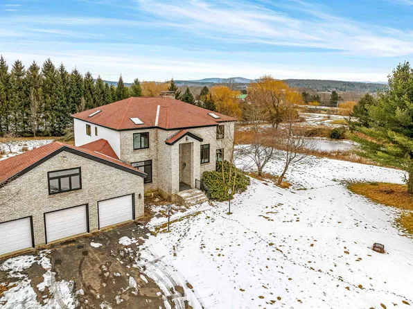 156 Old Stage Road, Essex, VT 05452